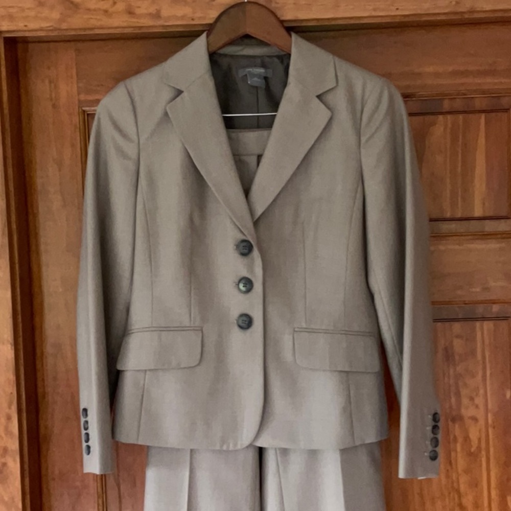 Ann Taylor 6 Petite Taupe Suit Jacket